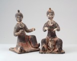 Figure of a seated female attendant (LI1301.404.1)