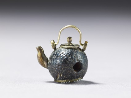 Ojime in the form of a kettleside