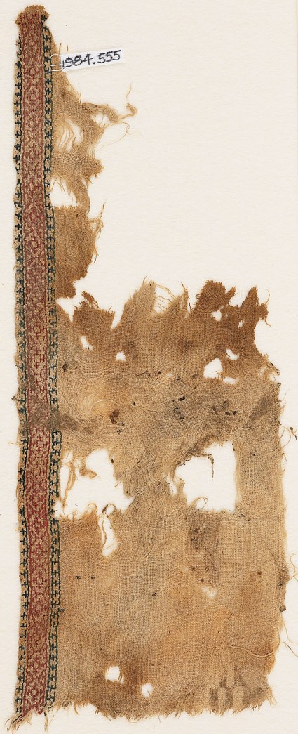 Textile fragment with linked diamond-shapesfront