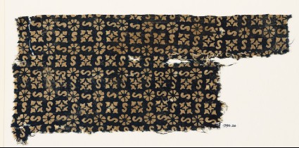 Textile fragment with S-shapes, rosettes, and quatrefoilsfront