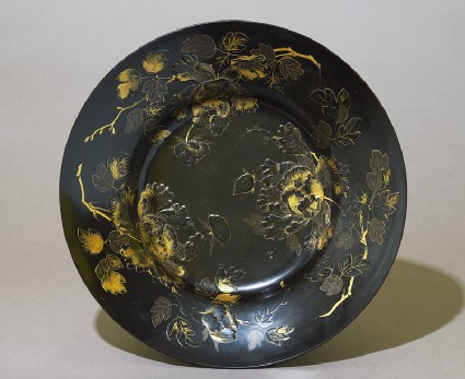 Dish with peoniestop