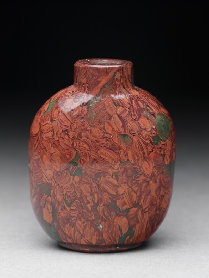 Red glass snuff bottleoblique