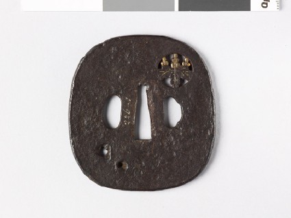 Tsuba with gosan-no-kiri, or paulownia leavesfront