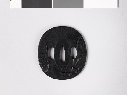 Tsuba with mulberry leavesfront